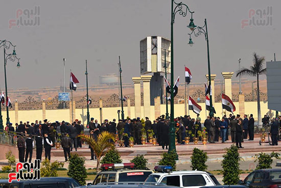 تشريفات أمنية بمدخل مسجد المشير لانتظار تشيع جثمان مبارك (8)