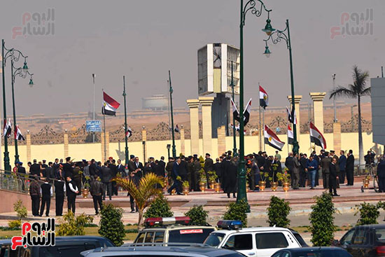 تشريفات أمنية بمدخل مسجد المشير لانتظار تشيع جثمان مبارك (11)
