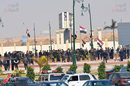 تشريفات أمنية بمدخل مسجد المشير لانتظار تشيع جثمان مبارك (16)
