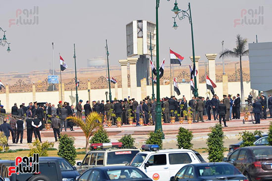 تشريفات أمنية بمدخل مسجد المشير لانتظار تشيع جثمان مبارك (13)