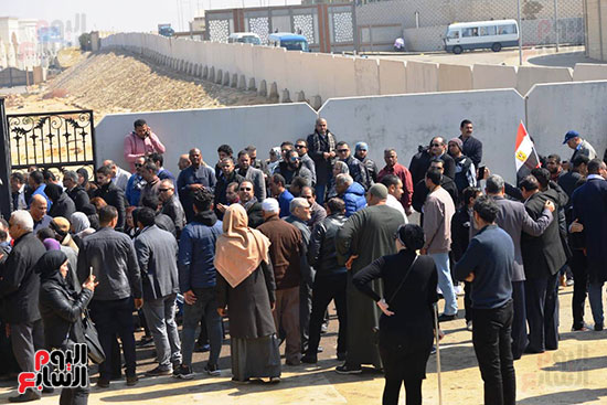 تشريفات أمنية بمدخل مسجد المشير لانتظار تشيع جثمان مبارك (4)