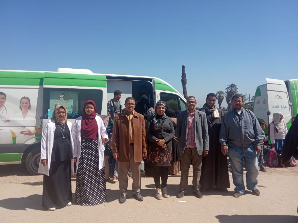 قافلة طبية مجانية بقرية الدناقله بسوهاج (4)