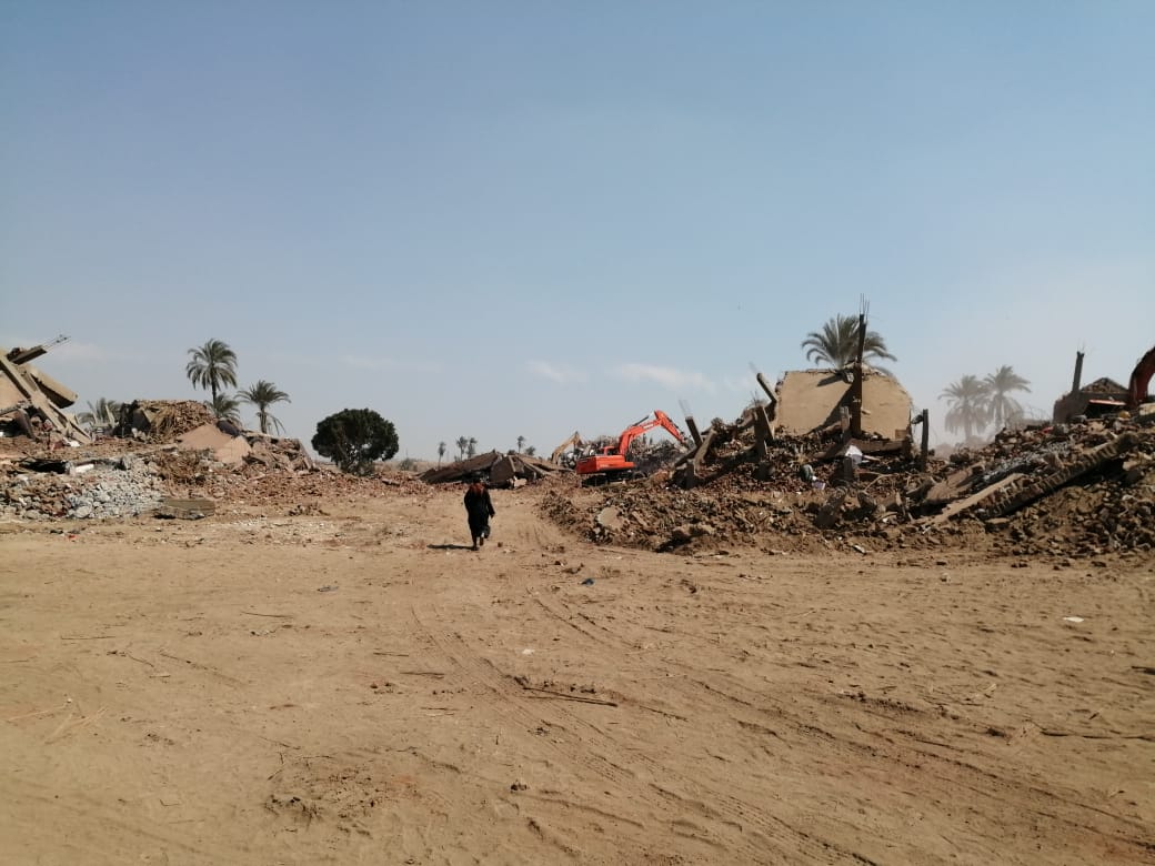 مدينة الأقصر تعلن الإنتهاء من أعمال إزالة مبانى نجع أبوعصبة (2)