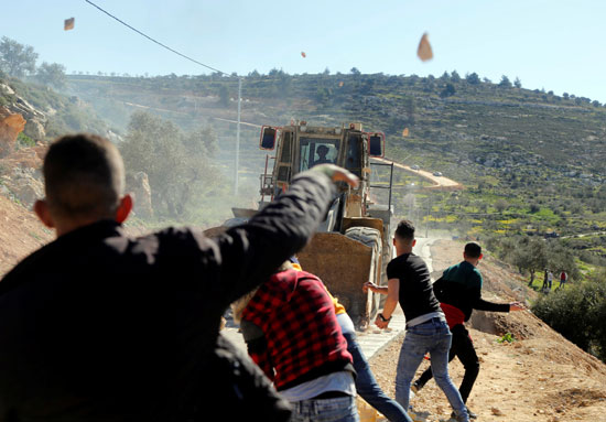 مواجهات بين الفلسطينيين وقوات الاحتلال بنابلس