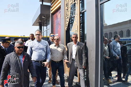 وزير السياحة والآثار يفتتح بوابات معبد الأقصر الجديدة (12)