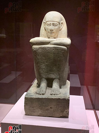 تمثال-نادر-داخل-المتحف