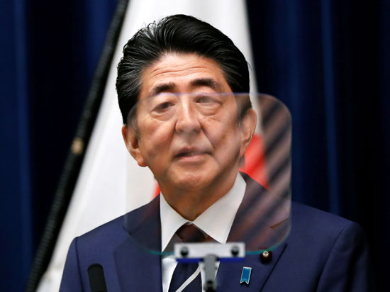 رئيس وزراء اليابان يعقد مؤتمرا صحفيا عن كورونا