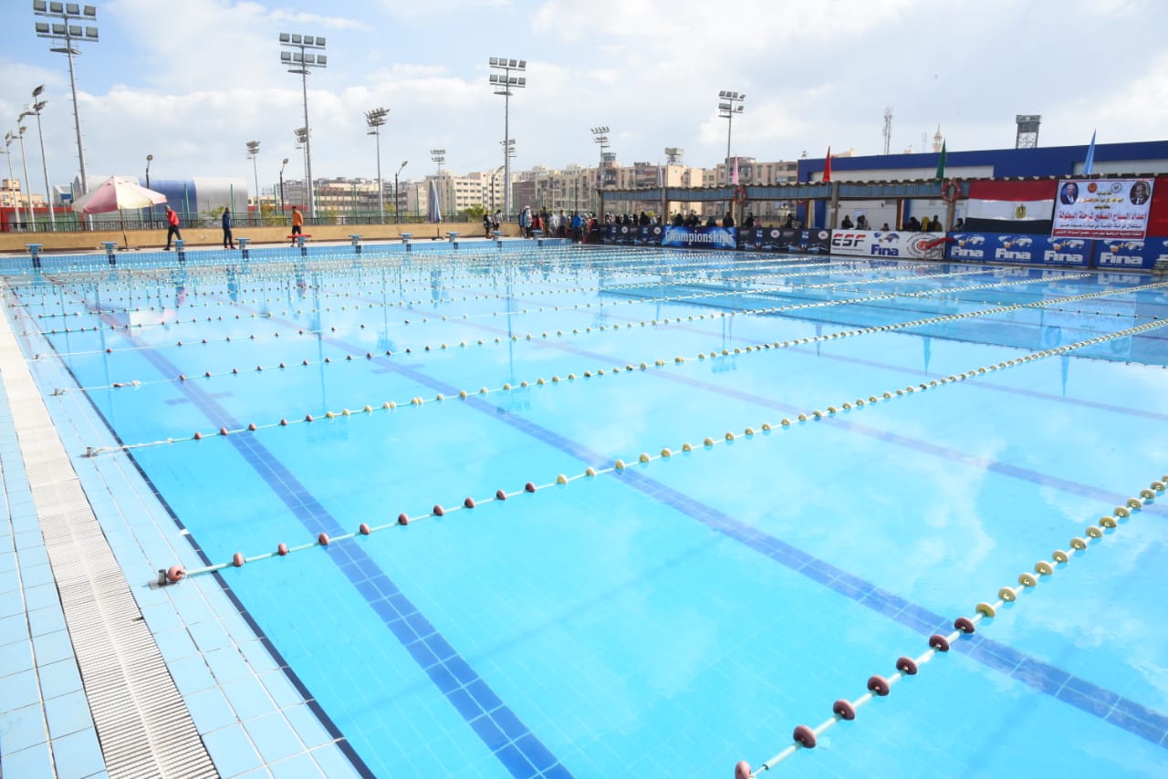 محافظ بورسعيد يطلق المرحلة الثانية لمبادرة صيفنا مميز لبراعم السباحة (8)