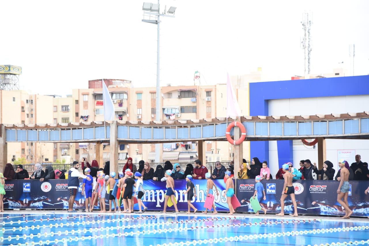 محافظ بورسعيد يطلق المرحلة الثانية لمبادرة صيفنا مميز لبراعم السباحة (6)