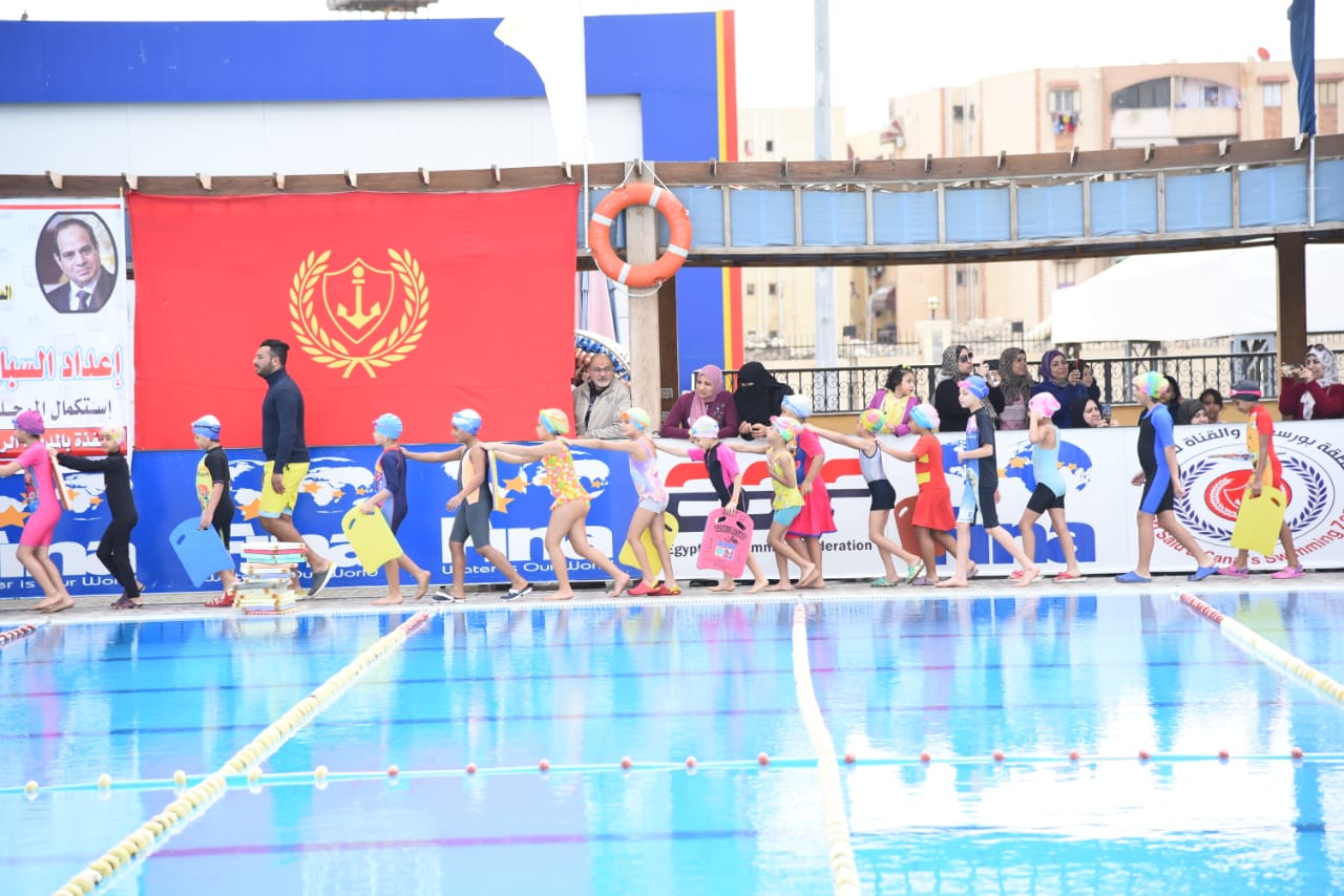 محافظ بورسعيد يطلق المرحلة الثانية لمبادرة صيفنا مميز لبراعم السباحة (4)