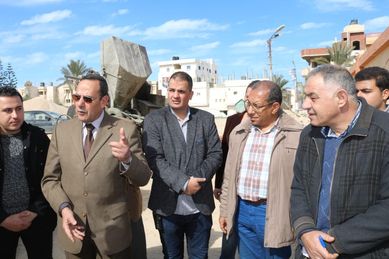 محافظ شمال سيناء يتفقد أعمال إنشاء أكبر محطة تحلية
