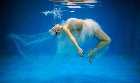 عروس تحت الماء