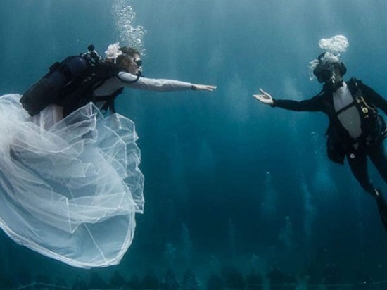 زفاف تحت الماء