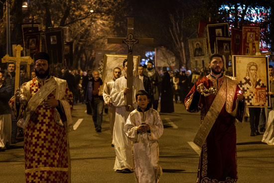 مسيرة من رجال الدين فى الجبل الأسود
