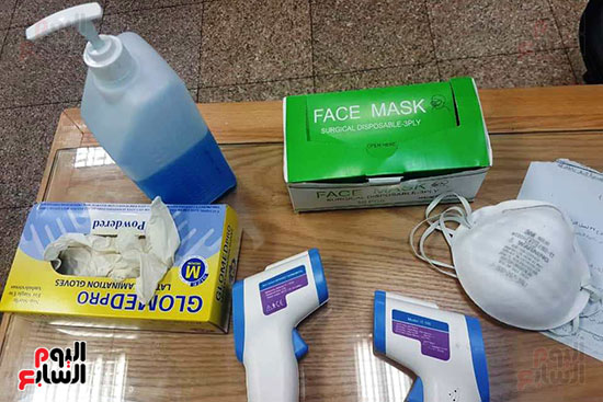 أجهزة الصحة بعد توزيعها على مطار الاقصر لفحص الركاب