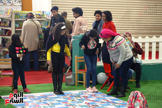 السلم والثعبان لعبة للأطفال بمعرض الكتاب