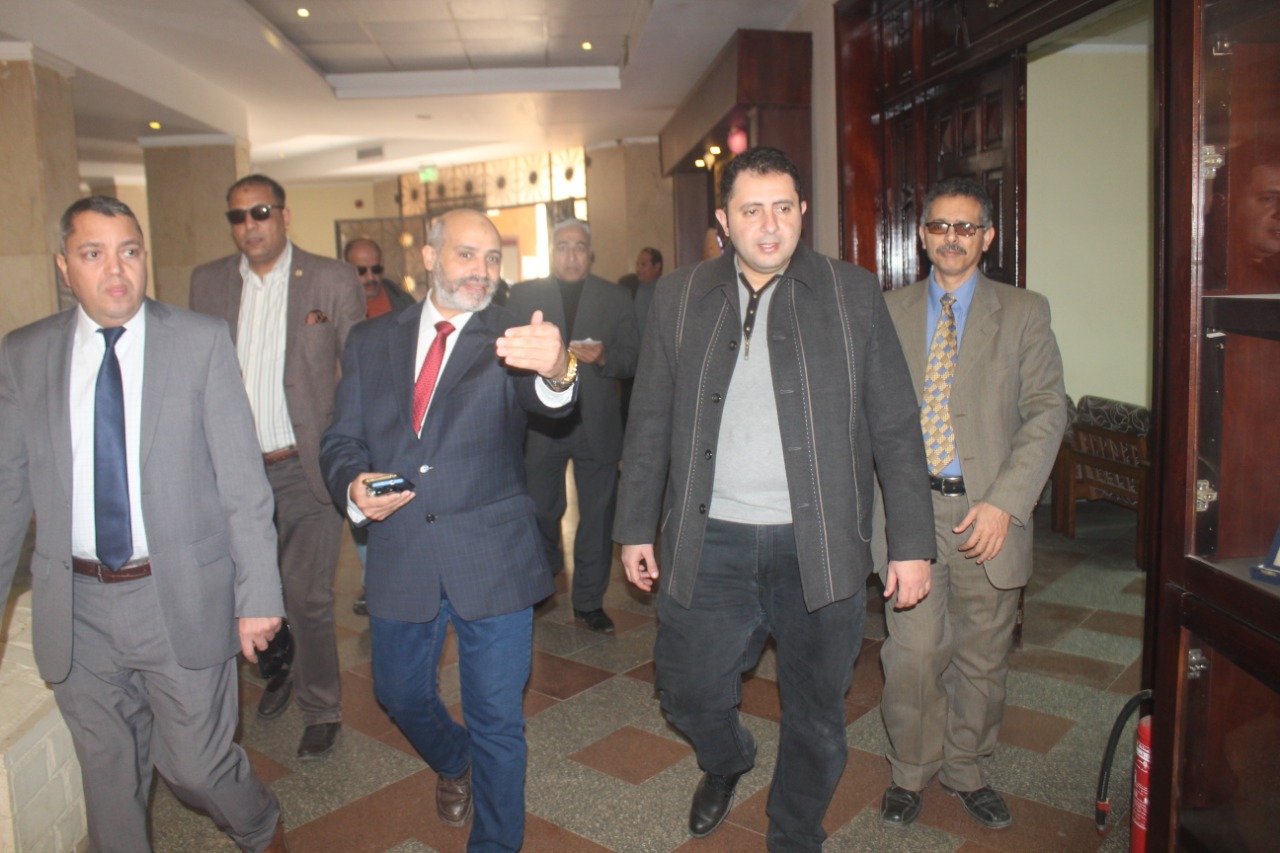 نائب محافظ القاهرة يتفقد مشروعات حدائق القبة  (3)