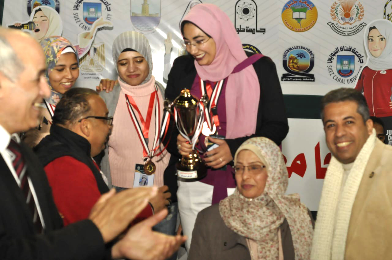 إسراء أحمد تفوز بلقب الطالبة المثالية فى مسابقات أسبوع فتيات الجامعات (1)