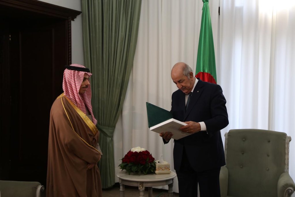 وزير الخارجية السعودى يسلم دعوة الملك سلمان للرئيس الجزائرى