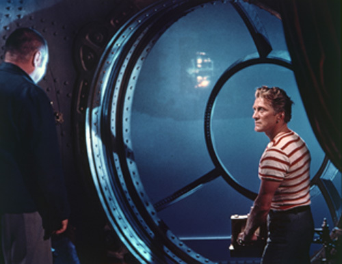 Kirk Douglas فيلم 20,000 Leagues Under the Sea عام 1954