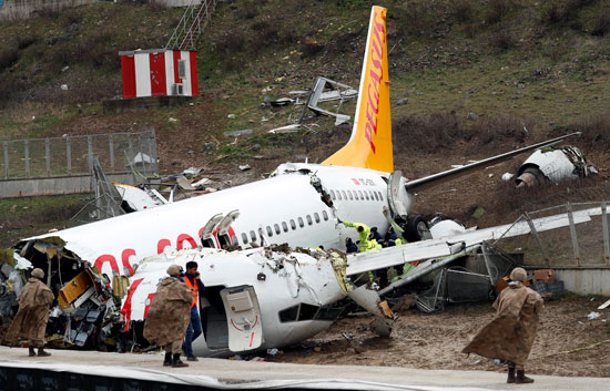 اثار-تحطم-الطائرة-فى-مطار-اسطنبول