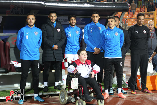 المشجع الزملكاوي مع لاعبي الفريق خلال النشيد الوطني