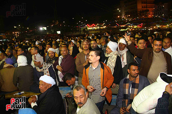 المئات فى احتفالية مولد السيدة نفيسة المئات فى احتفالية مولد السيدة نفيسة