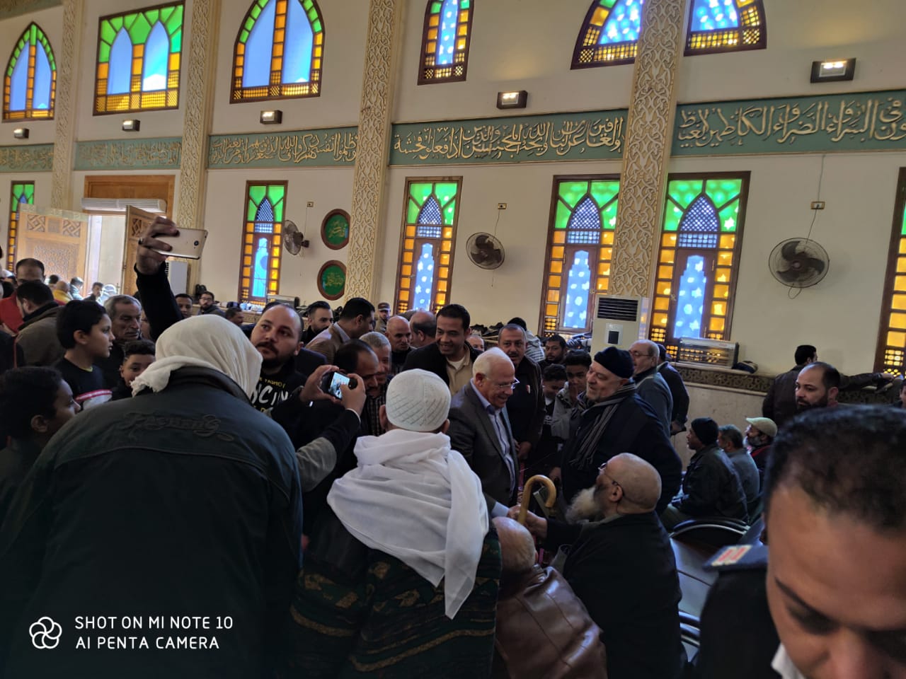 محافظ بورسعيد يلتقي المواطنين عقب صلاة الجمعة بمسجد أم القري بحي الضواحي (2)
