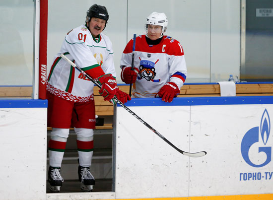 الرئيس الروسى يلعب مع نظيره البيلاروسى