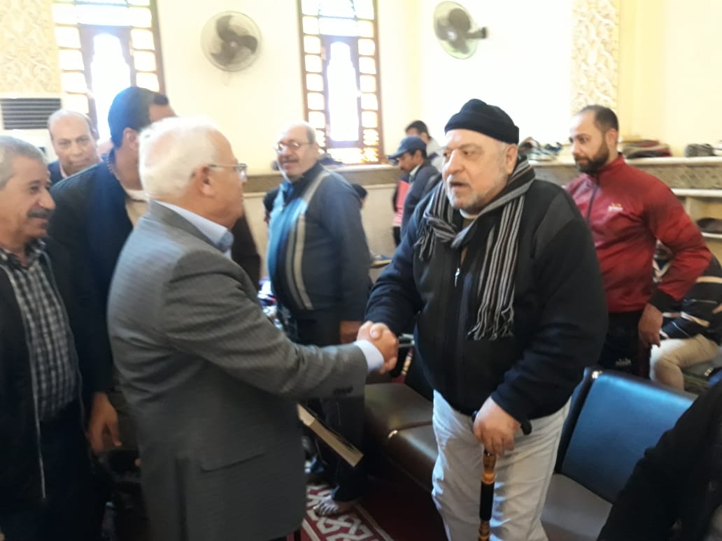 محافظ بورسعيد يلتقي المواطنين عقب صلاة الجمعة بمسجد أم القري بحي الضواحي (3)