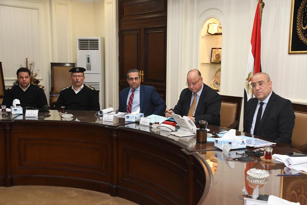 وزير الإسكان ومحافظ القاهرة خلال اجتماع تطوير مثلث ماسبيرو