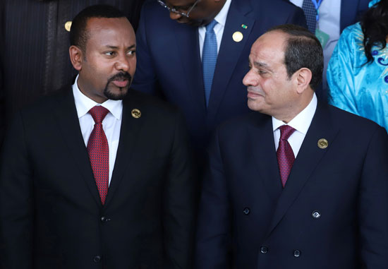 الرئيس عبد الفتاح السيسى يتحدث مع رئيس الوزراء الإثيوبى أبى أحمد