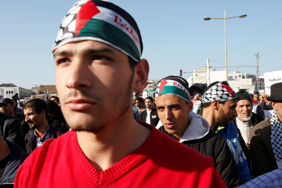 أحد المغاربة المشاركين فى الإحتجاجات