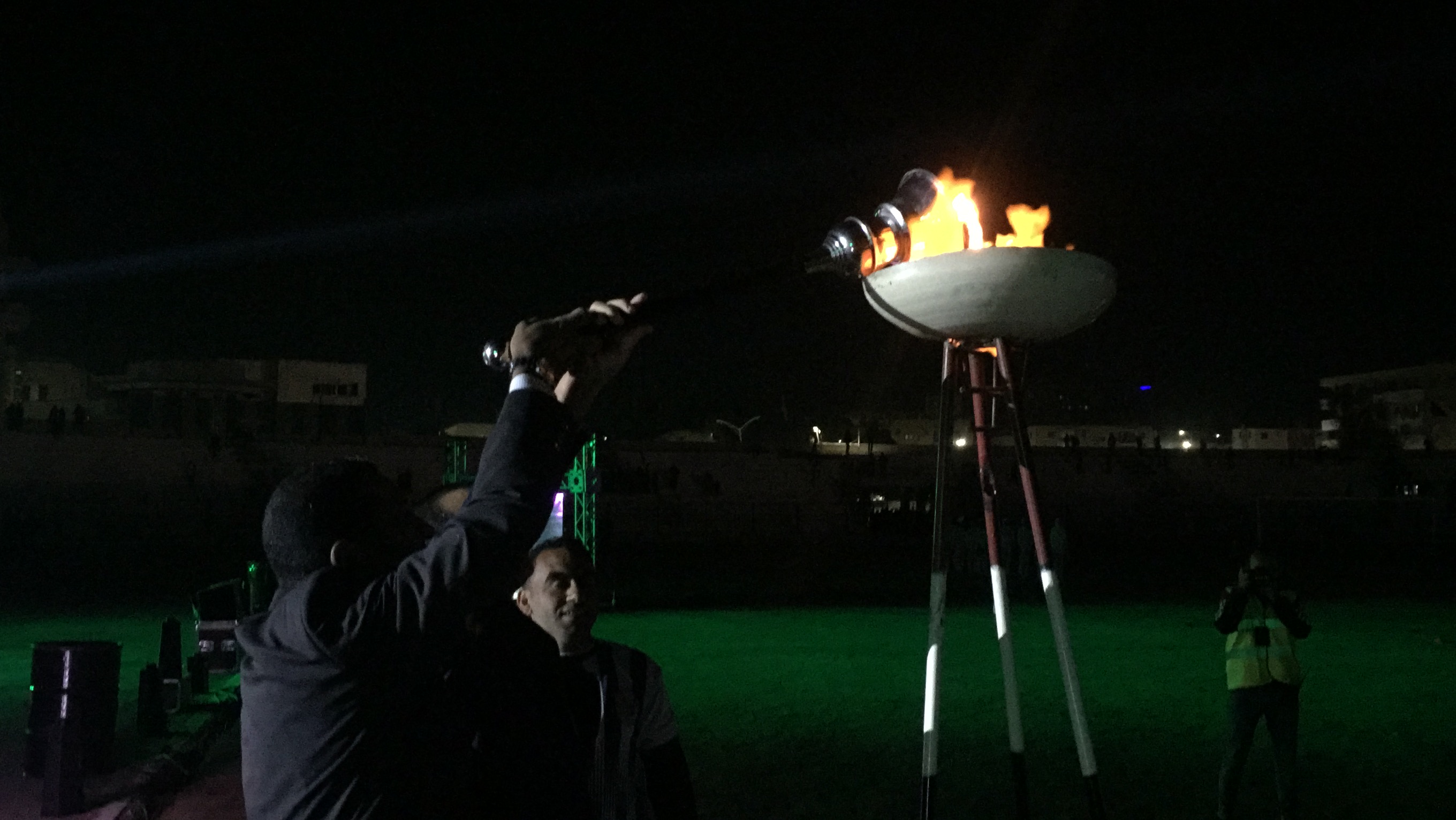 الكابتن ربيع ياسين ورئيس جامعة سوهاج يوقدان شعلة اسبوعا الجامعات (11)