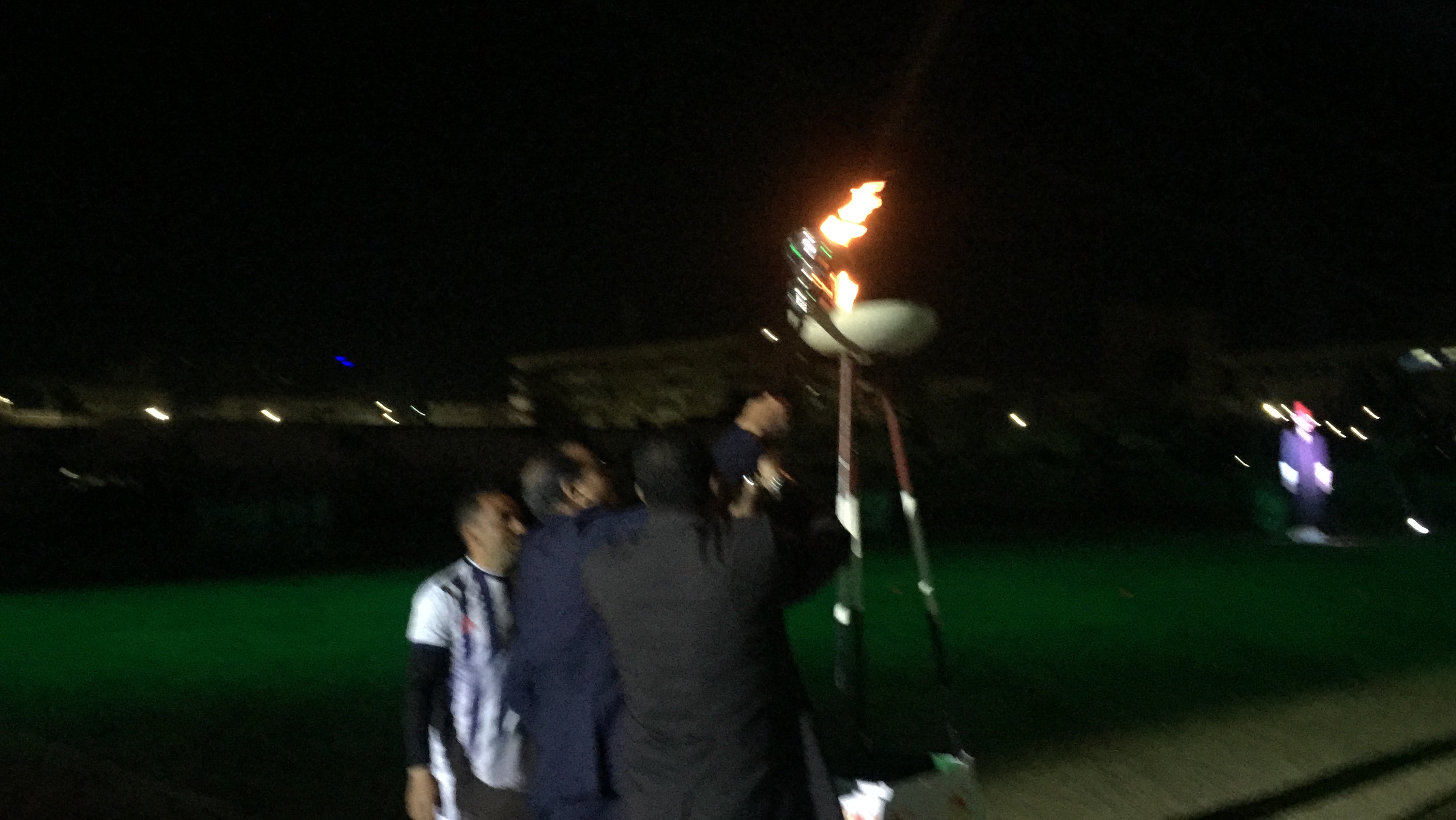 الكابتن ربيع ياسين ورئيس جامعة سوهاج يوقدان شعلة اسبوعا الجامعات (6)