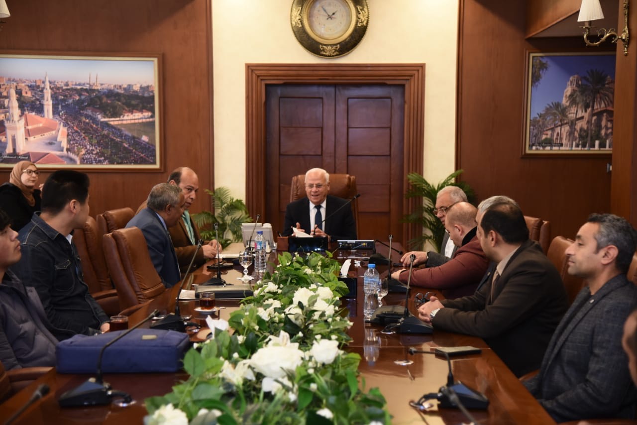 محافظ بورسعيد مع وفد الهيئة العامة للتصنيع (3)
