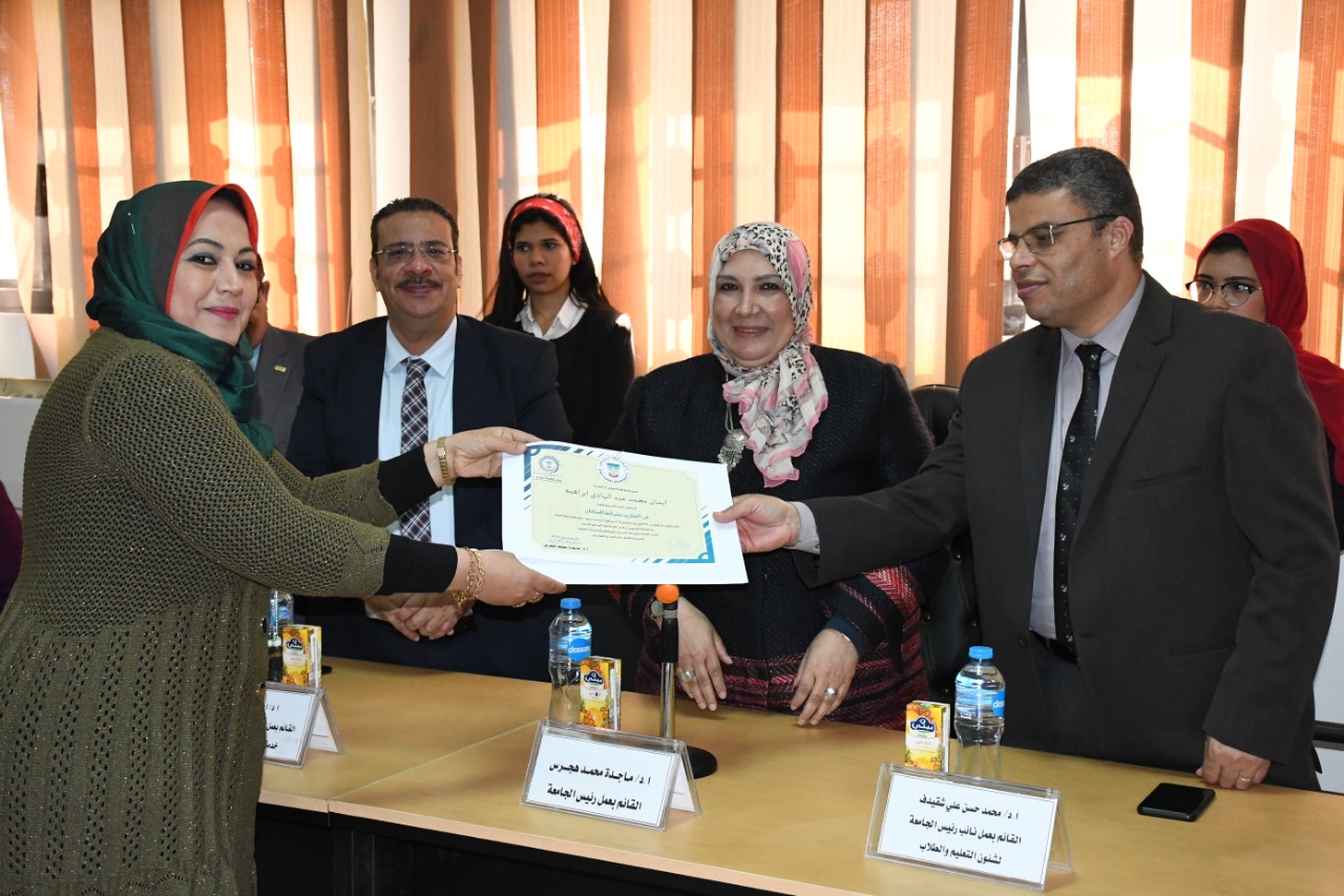 ختام مبادرةصنايعية مصر بجامعة القناة (3)