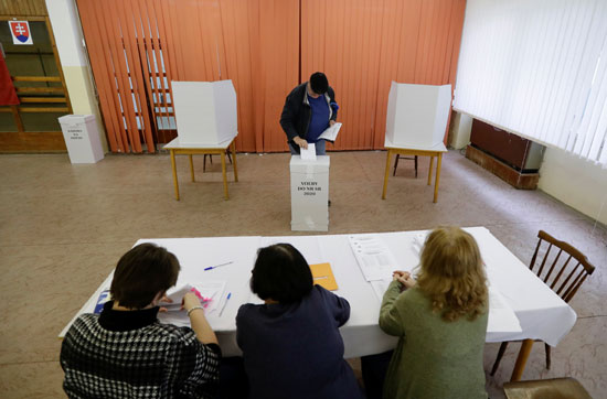 تواصل التصويت فى الانتخابات البرلمانية بسلوفاكيا