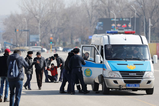 احتجاجات-كازاخستان-بسبب-وفاة-ناشط-داخل-مركز-احتجاز