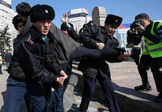 حملة-اعتقالات-بحق-المتظاهرين-فى-كازاخستان