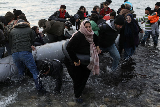 لاجئون-يستعدون-للرحيل-إلى-اليونان-عبر-البحر