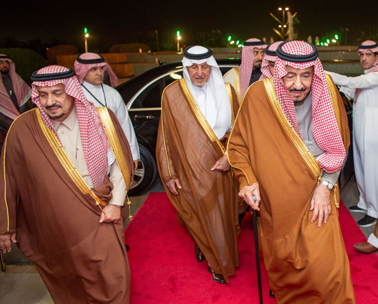 لحظة وصول العاهل السعودي سلمان بن عبد العزيز السباق النهائي لكأس السعودية