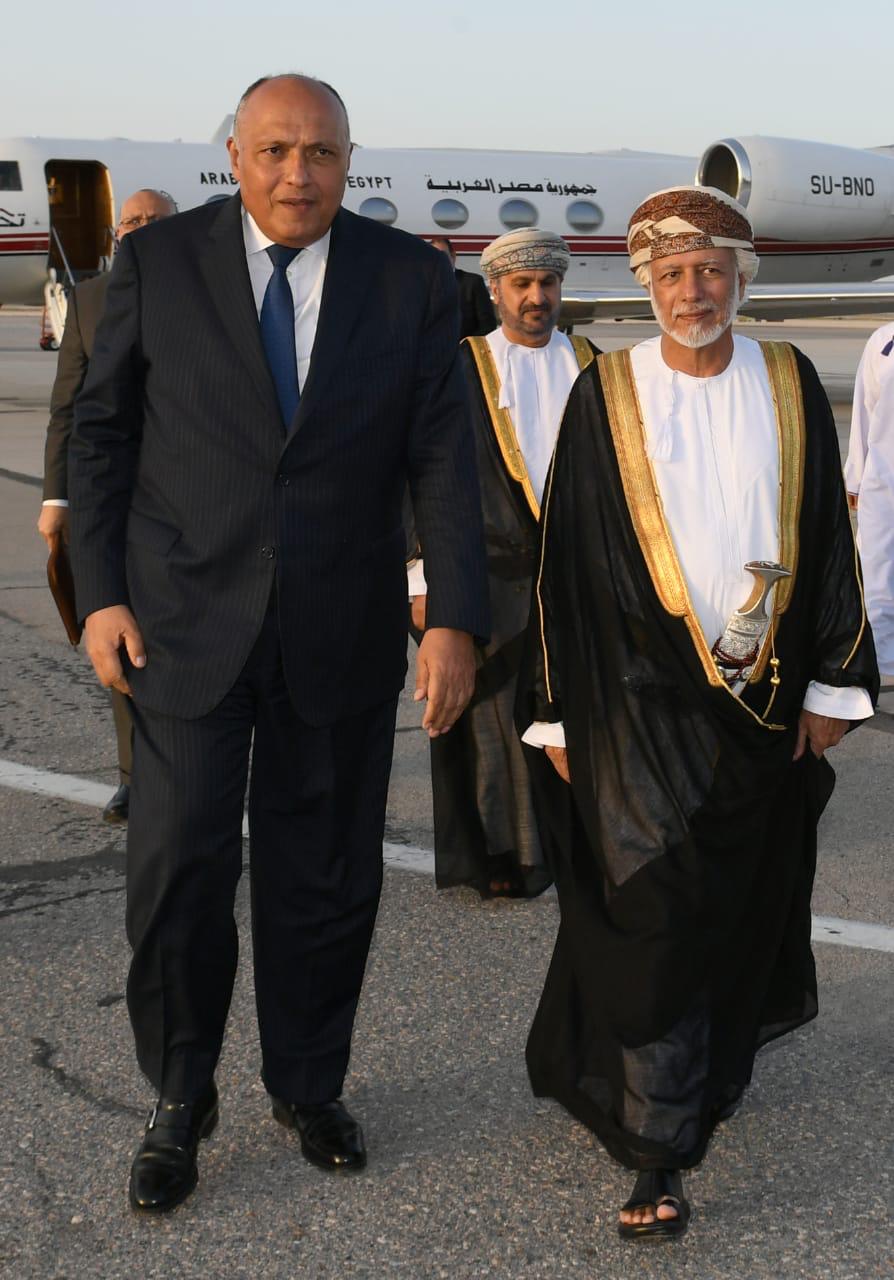 وزير الخارجية سامح شكرى يصل سلطنة عمان
