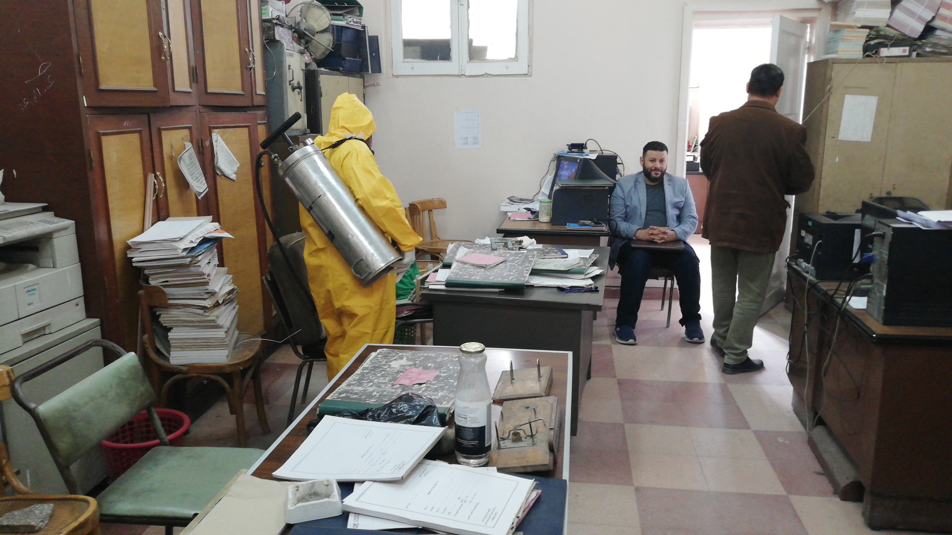 محافظة القاهرة تعقم الديوان العام ومكاتب الموظفين للوقاية من كورونا  (10)