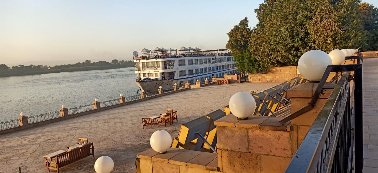 نائبة وزير السياحة تلتقى بالأفواج السياحية على المراكب النيلية (5)
