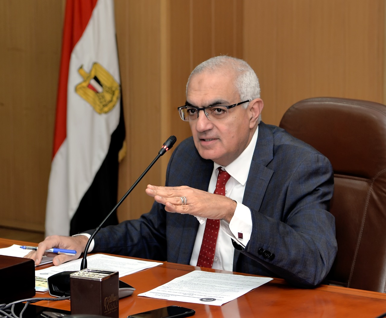 اجتماع رئيس جامعة المنصورة (1)