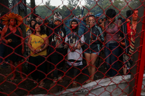 تظاهر عدد من السكان البرازيل الأصليين