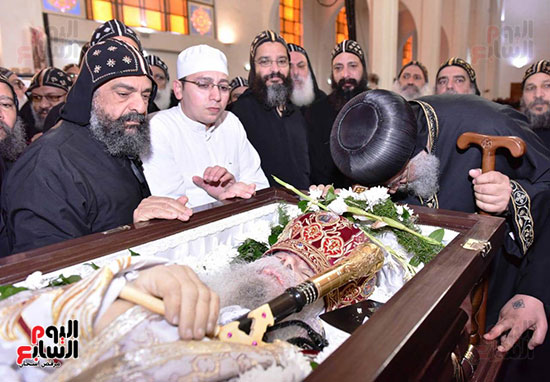 جنازة الانبا صرابامون اسقف ورئيس دير الانبا بيشوى العامر بوادى النطرون (2)