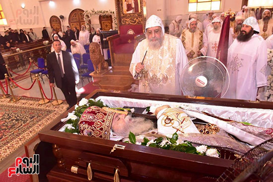 جنازة الانبا صرابامون اسقف ورئيس دير الانبا بيشوى العامر بوادى النطرون (6)