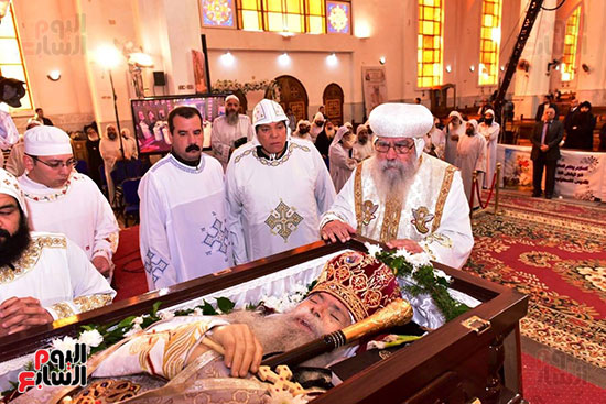 جنازة الانبا صرابامون اسقف ورئيس دير الانبا بيشوى العامر بوادى النطرون (2)